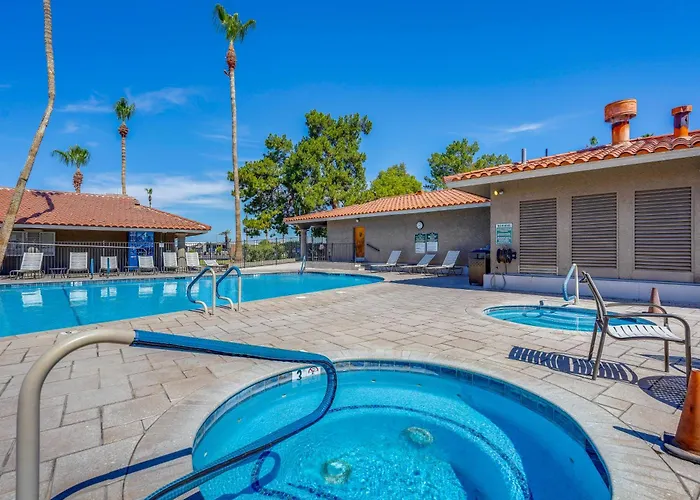 2 Patios & Fairway Views! Golf Escape Mesa